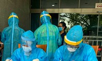 Lực lượng y tế Đà Nẵng nổ lực lấy mẫu phẩm kịp thời phát hiện ca nhiễm, khoanh vùng dập dịch. 