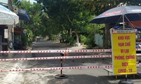 Phong toả khu vực đường Hồ Huân Nghiệp nơi cư trú của gia đình bệnh nhân 1017 có 6 người mắc COVID-19 ở Đà Nẵng. 