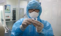 Xét nghiệm truy tìm virus SARS-CoV-2 tại CDC Đà Nẵng. Ảnh: Nguyễn Thành