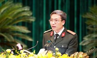 Giám đốc Công an tỉnh Bắc Giang Nguyễn Quốc Toản trả lời chất vấn của đại biểu về tội phạm công nghệ cao.