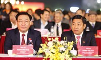 Chủ tịch Quốc hội Vương Đình Huệ dự Lễ công bố thành lập thị xã Việt Yên. Ảnh: Nguyễn Thắng.