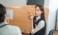 Doctor Slump: Lee Sung Kyung hóa nữ sinh, thương thầm &quot;học bá&quot; Park Hyung Sik