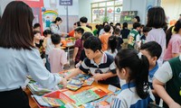 Hà Nội: Tween Tiểu học Đoàn Thị Điểm nhập vai trong Ngày hội Đổi sách - Đọc sách