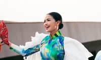 Hoa hậu Ngọc Châu được minh oan sau tranh cãi &quot;vừa đi catwalk vừa cười xã giao&quot;