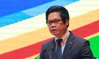 Chủ tịch VCCI Vũ Tiến Lộc cho rằng, cần xóa bỏ "ngăn sông cấm chợ”, mở cửa lại thị trường nội địa để cứu DN, cứu nền kinh tế tác động của dịch COVID-19.