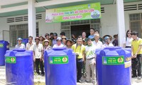 Công đoàn PVFCCo vừa phối hợp với các đơn vị liên quan, tặng 50 bồn nước cho bà con vùng bị hạn mặn ở huyện Thạnh Phú (Bến Tre)