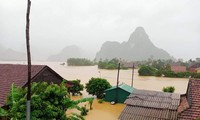 Lũ trên các sông ở Quảng Bình, Quảng Trị đang lên nhanh, nhiều nơi đều đã vượt mốc lũ lịch sử