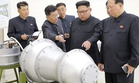 Lãnh đạo Triều Tiên Kim Jong Un thị sát một đơn vị chế tạo hạt nhân và tên lửa. 
