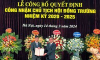 Trao quyết định bổ nhiệm Chủ tịch Hội đồng trường Trường Đại học Sư phạm Hà Nội cho PGS Nguyễn Văn Hiền