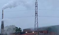 Nhà xưởng của HTX Nông nghiệp số 1 Vân Cẩm xả khói ra môi trường