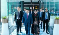 Thủ tướng và Phu nhân rời Singapore, lên đường thăm Brunei