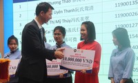  Tổng Lãnh sự quán Trung Quốc tặng thiết bị và học học bổng cho sinh viên ở Đồng Nai