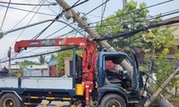 Xe tải tông 2 người thương vong, hơn 6.000 hộ dân mất điện