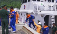 Tàu cá chìm trên biển, 10 thuyền viên được cứu sống