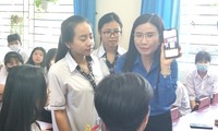 Tặng 1.200 bản đồ Việt Nam cho các trường học ở Bà Rịa - Vũng Tàu