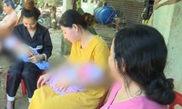 Mẹ đơn thân bỏ rơi 2 con mới hơn một tháng tuổi nhờ người khác nuôi giúp