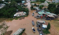 Mưa lớn kéo dài, hàng trăm nhà dân ở Biên Hòa ngập nặng