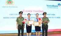 Ngăn chặn kịp thời vụ lừa đảo, 2 nhân viên ngân hàng được Công an khen thưởng