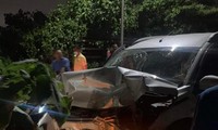 Lái ôtô đâm vào lan can cầu sau tiệc họp lớp, 2 người tử vong