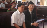 Bị cáo Ngô Văn Vinh tại phiên tòa sơ thẩm ngày 21.5.2015. Ảnh: Thanh Niên 
