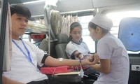 Gần 1.000 bạn trẻ tham gia hiến máu cứu người