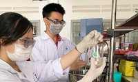 Thầy trò Đại học Bách khoa TPHCM chế tạo nước rửa tay phòng dịch corona