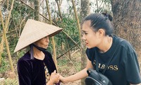 Diễn viên Hồ Bích Trâm hỗ trợ xây nhà, tặng quà bà con vùng bão lũ Quảng Ngãi