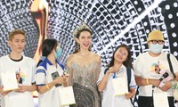 Toàn cảnh cuộc hội ngộ đầy xúc cảm của Hoa hậu Thùy Tiên với người hâm mộ quê nhà