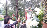 Đoàn đại biểu TPHCM dâng hương tưởng niệm Anh hùng liệt sĩ tại Côn Đảo 