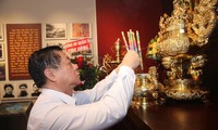 Trưởng Ban Tuyên giáo Trung ương dâng hương tưởng niệm Chủ tịch Hồ Chí Minh, Tổng Bí thư Trần Phú