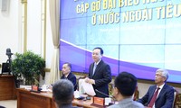 Lãnh đạo TPHCM gặp gỡ đại biểu người Việt Nam ở nước ngoài tiêu biểu