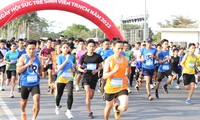 Đông đảo sinh viên TPHCM thi chạy, đấu võ, cờ tướng... tại ngày hội sức trẻ