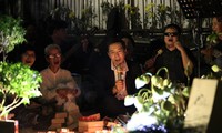 Cả nghìn người thâu đêm ca hát bên mộ nhạc sĩ Trịnh Công Sơn 