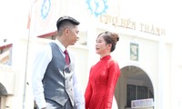 Ngày lễ, đôi bạn trẻ miền Trung sánh đôi chụp ảnh cưới ở TPHCM
