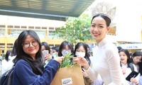 Hoa hậu Bảo Ngọc trao cây, lan tỏa thông điệp sống xanh