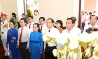 Lãnh đạo TPHCM dâng hương tưởng nhớ Chủ tịch Hồ Chí Minh 