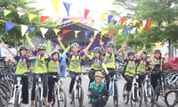 Bạn trẻ TPHCM đạp xe lan tỏa thông điệp bảo vệ hành tinh xanh 