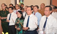 Lãnh đạo TPHCM dâng hương tưởng nhớ Chủ tịch Hồ Chí Minh, Chủ tịch Tôn Đức Thắng