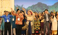 Bạn trẻ ASEAN - Nhật Bản giao lưu văn nghệ, kết chặt tình hữu nghị trong đêm hội văn hóa 