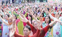 4.000 phụ nữ diện áo dài giữa phố đi bộ Nguyễn Huệ
