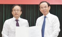 Secretary of the Ho Chi Minh City Party Committee handed over the decision to mobilize key officials