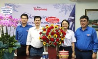 Lãnh đạo Thành Đoàn TPHCM thăm, chúc mừng báo Tiền Phong