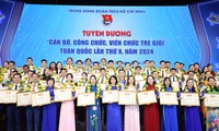 Tuyên dương 85 tấm gương chuẩn mực về thực thi văn hóa, đạo đức công vụ 