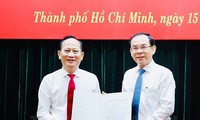 Bí thư Thành ủy TPHCM Nguyễn Văn Nên trao quyết định cán bộ