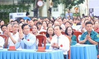 Bí thư TPHCM: Sáng kiến &apos;nở hoa bên bờ kênh rạch&apos; đáng được khen 