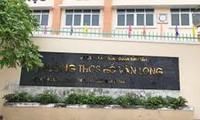 Trường THCS Hồ Văn Long
