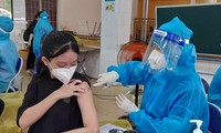 Một học sinh lớp 12 ở TPHCM được tiêm vắc xin phòng COVID-19 hôm qua 27/10
