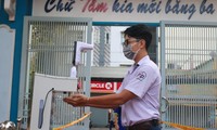 Học sinh trường THPT Nguyễn Du đến trường tập huấn phòng, chống dịch COVID-19 sáng ngày 10/12