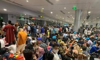 Hệ thống check-in bị lỗi, ùn ứ hành khách ở sân bay Tân Sơn Nhất