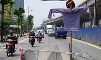 Xử lý hàng loạt nắp cống &apos;bẫy xe&apos; trên đường Phạm Văn Đồng